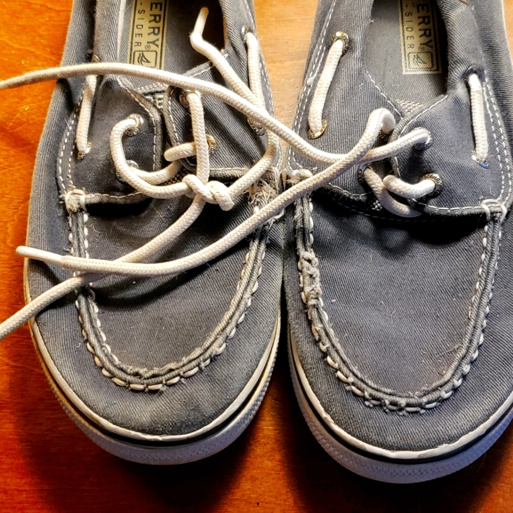 Lightly used boys Sperry 4M